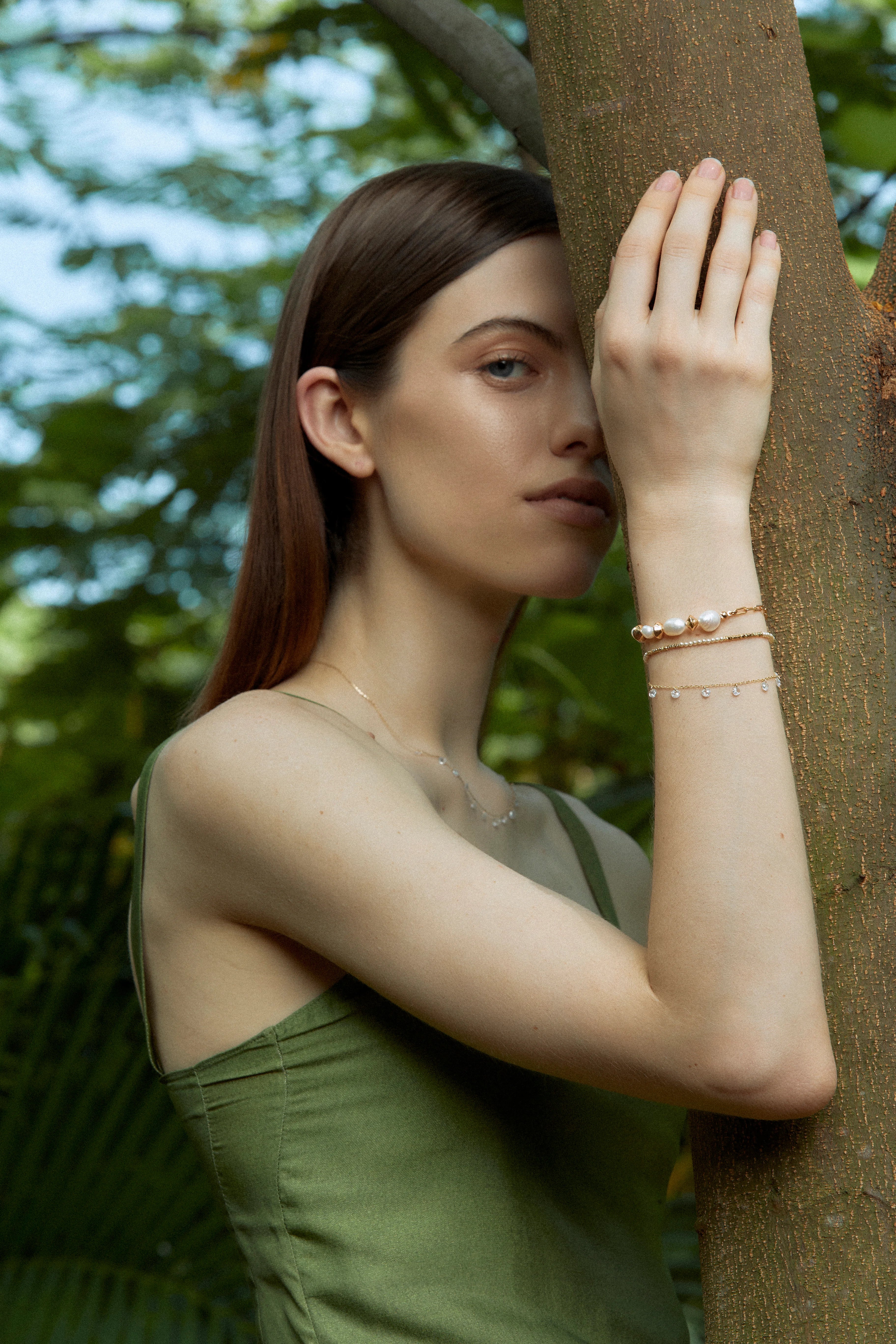 Pulsera de perlas bañadas por el sol