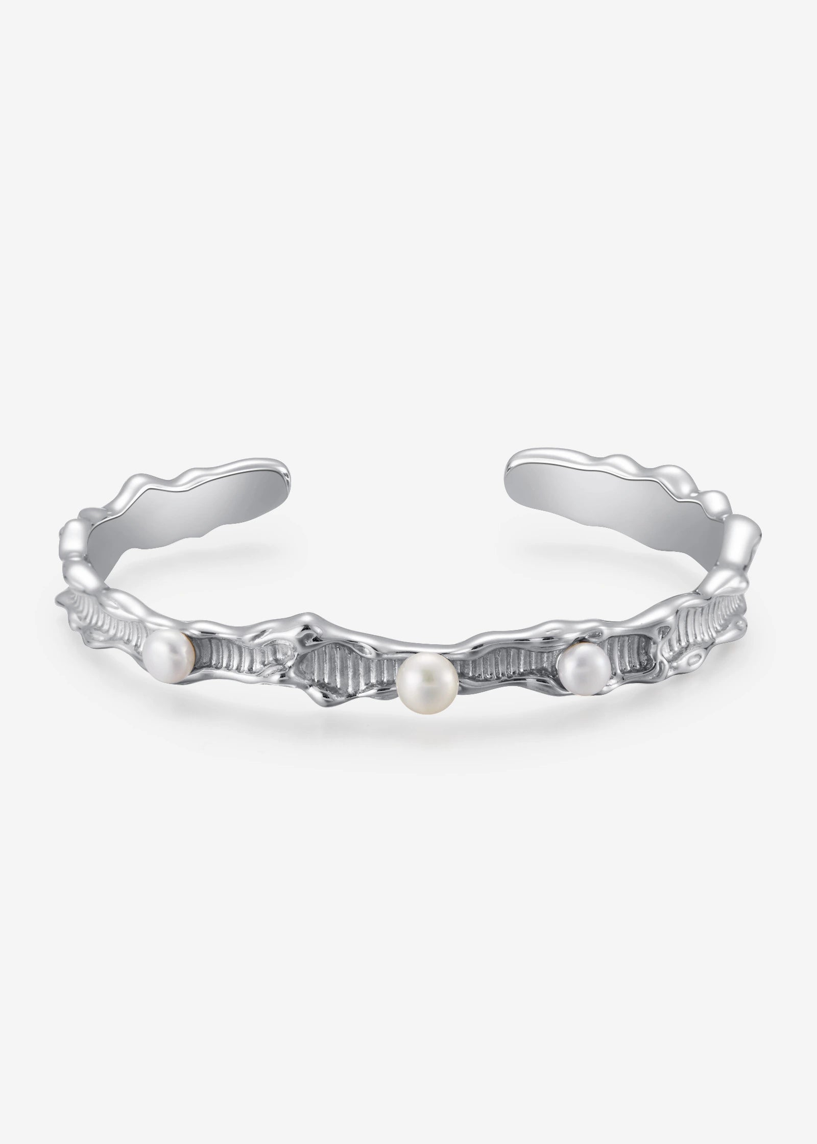 Brazalete de plata con perlas y espirales